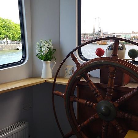 Kyle Blue - Bristol Harbour Luxury Hostel Boat Extérieur photo