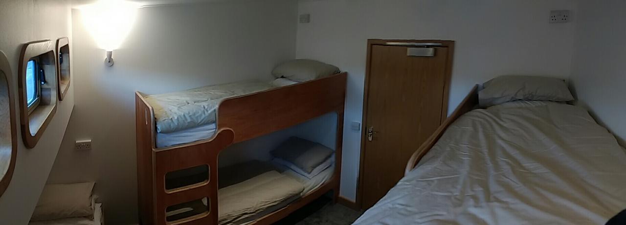 Kyle Blue - Bristol Harbour Luxury Hostel Boat Extérieur photo