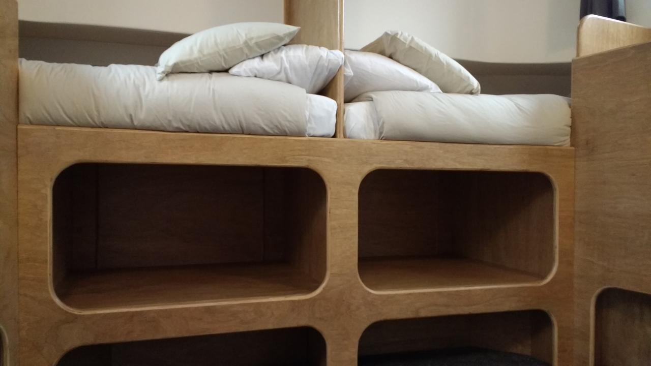 Kyle Blue - Bristol Harbour Luxury Hostel Boat Extérieur photo