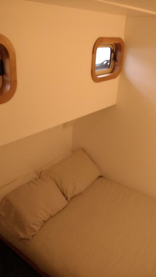 Kyle Blue - Bristol Harbour Luxury Hostel Boat Extérieur photo