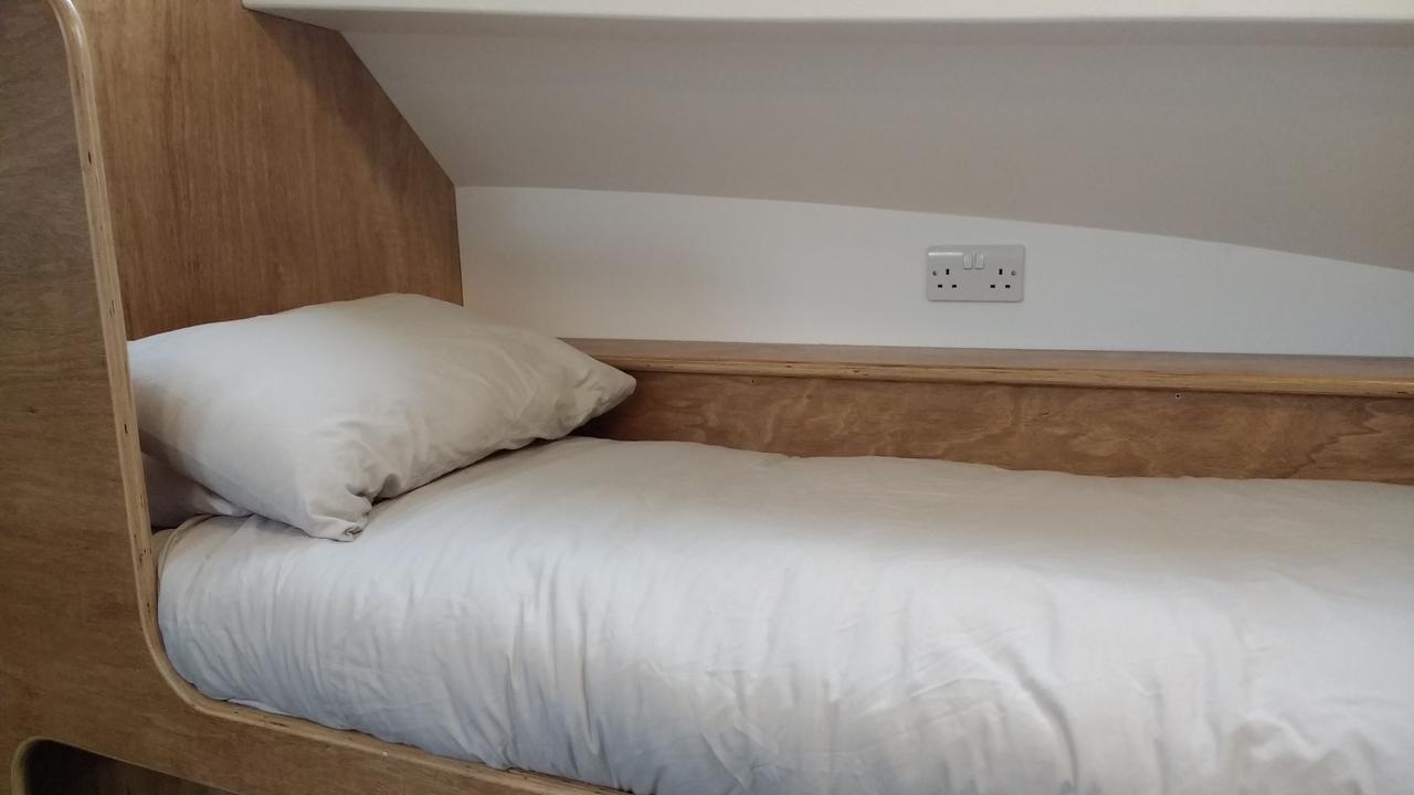Kyle Blue - Bristol Harbour Luxury Hostel Boat Extérieur photo
